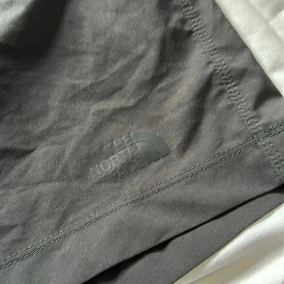 The North Face gray skirt size medium outdoors hiking pockets - Picture 2 of 7